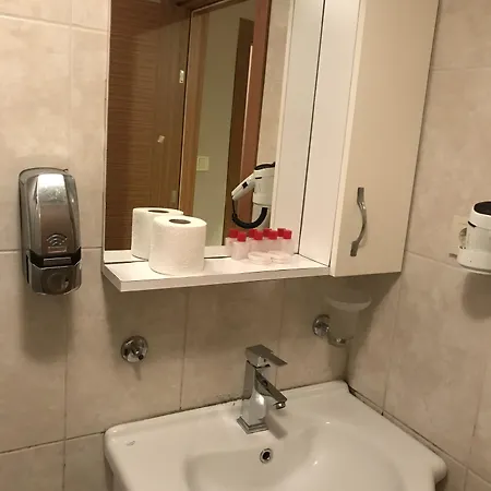 奥廷博艺努兹家庭酒店 2* 伊斯坦布尔